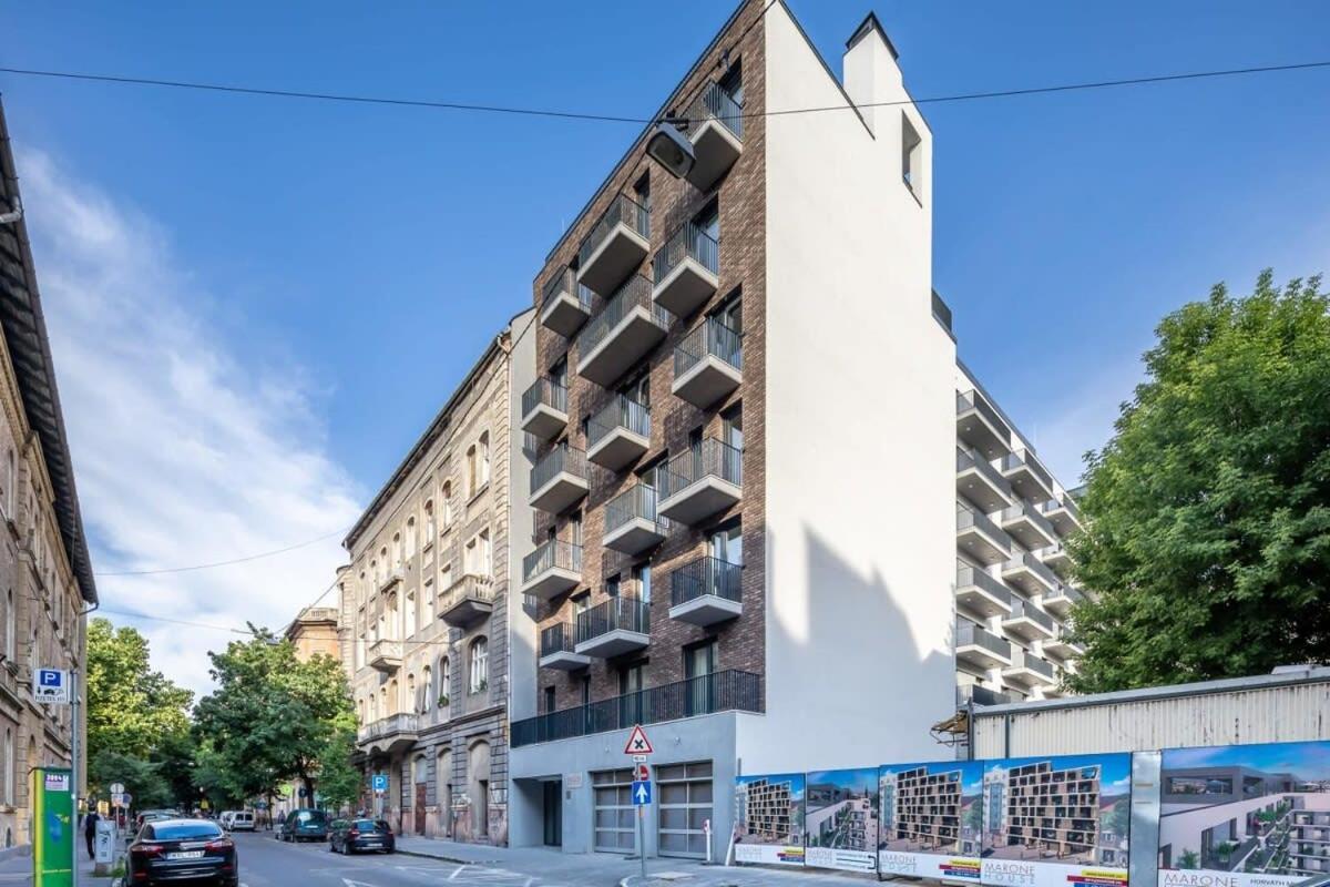 Fresh & Modern - With 2 Balconies Lejlighed *