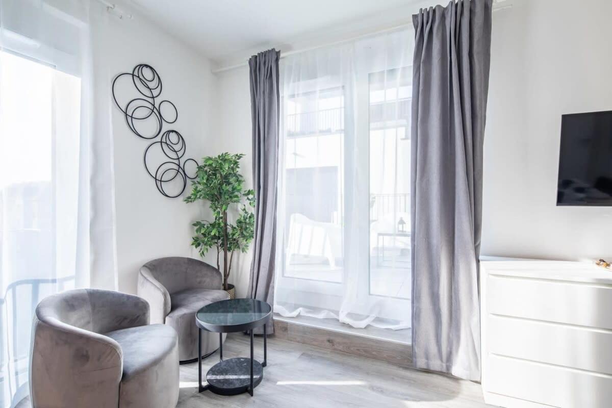 Fresh & Modern - With 2 Balconies Lejlighed *